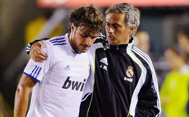 10 cầu thủ từng gây chiến với Mourinho - Bóng Đá