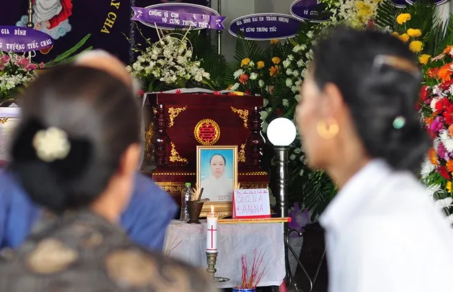 vo sap sinh cung con gai