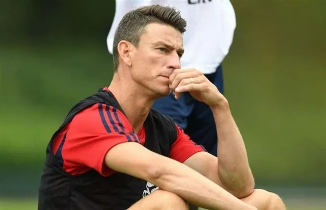 Những ứng cử viên sẵn sàng soán ngôi thủ lĩnh của Koscielny tại Arsenal - Bóng Đá