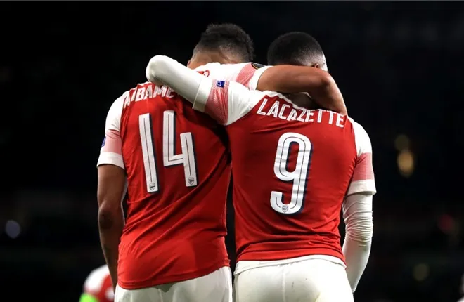 Những ứng cử viên sẵn sàng soán ngôi thủ lĩnh của Koscielny tại Arsenal - Bóng Đá