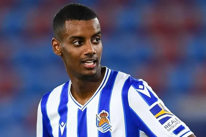 NEWCASTLE UNITED WEIGHING UP CLUB-RECORD BID FOR ALEXANDER ISAK - Bóng Đá