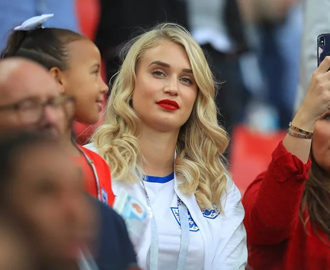 Anh vs Croatia: Nóng bỏng cuộc chiến giữa các WAGS - Bóng Đá