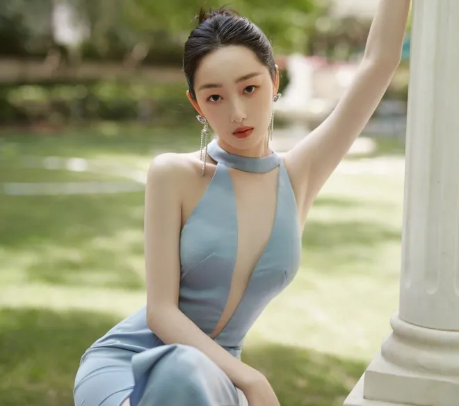 tuong-mong-tiep-quay-len-duoi-vay-tong-tien-bang-clip-nhay-cam2-2023-04-19-15-11