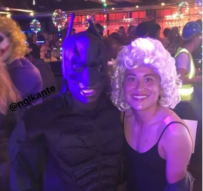 Luiz, Kante, Giroud hóa trang - Bóng Đá