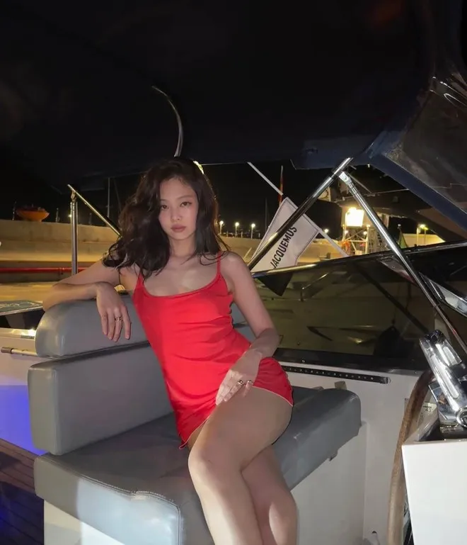 Không ngoa khi nói, thần thái sang chảnh của Jennie khó ai bì được.
