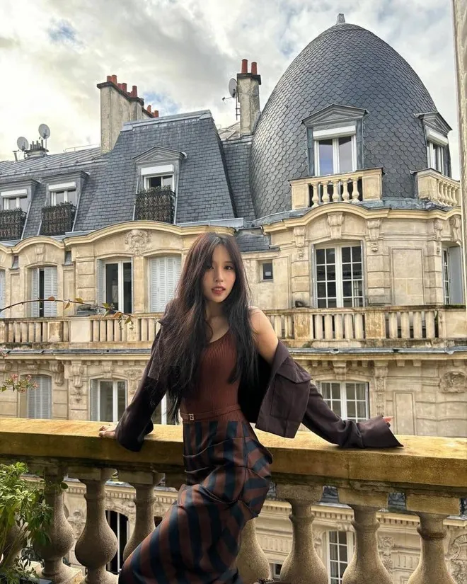 Có thể thấy, vài năm trở lại đây, cô luôn được khen ngợi là thành viên có tố chất high fashion nhất TWICE.