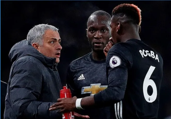 Man Utd thất bại, Pogba cười hả hê trên khán đài - Bóng Đá
