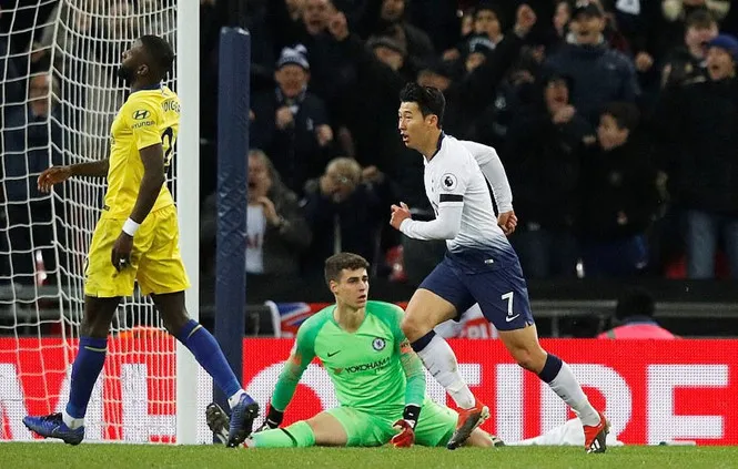 Sau vòng 13 Premier League: Chelsea lần đầu