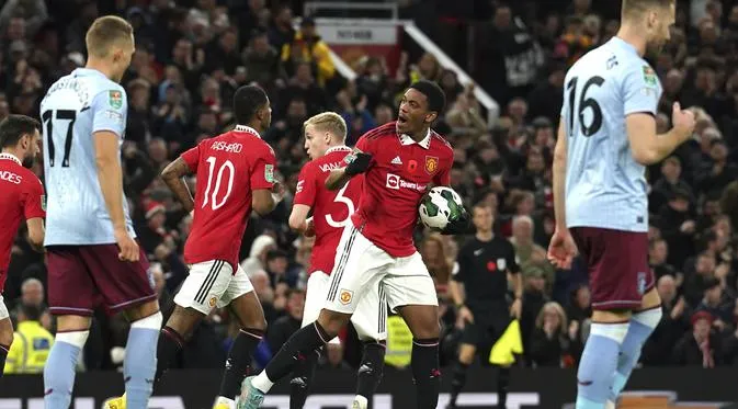 Erik ten Hag admits top four finish ‘really difficult’ if Anthony Martial can’t keep fit this season - Bóng Đá