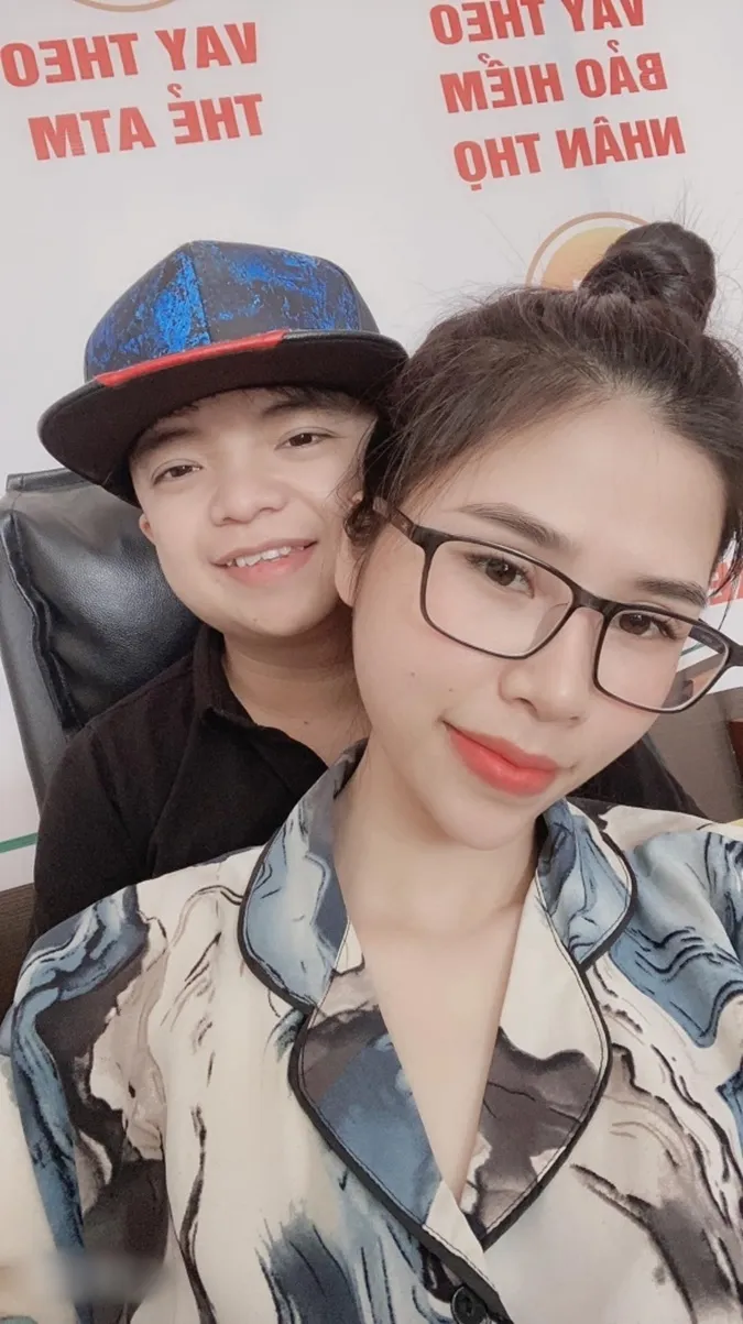 chuyen-tinh-chong-1m3-vo-1m6cuoc-song-sau-1-nam-ket-hon-cua-chang-1m37-cuoi-vo-1m62-xinh-nhu-hoa-80459f91-20230302-223144