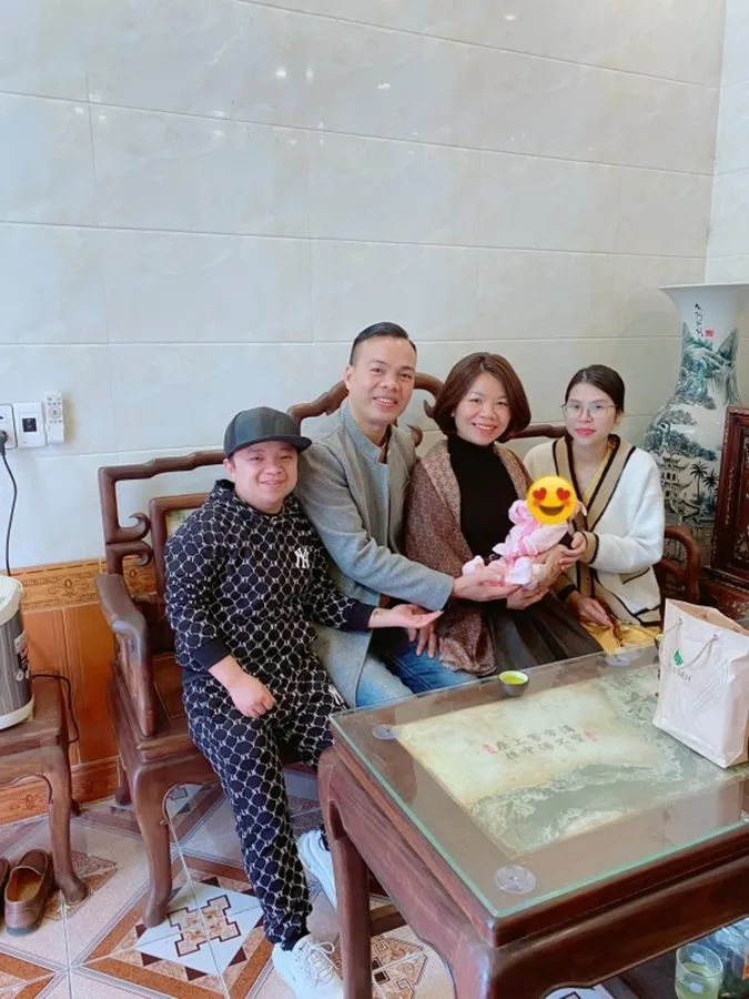chuyen-tinh-chong-1m3-vo-1m6cuoc-song-sau-1-nam-ket-hon-cua-chang-1m37-cuoi-vo-1m62-xinh-nhu-hoa-be0beabb-20230302-223145