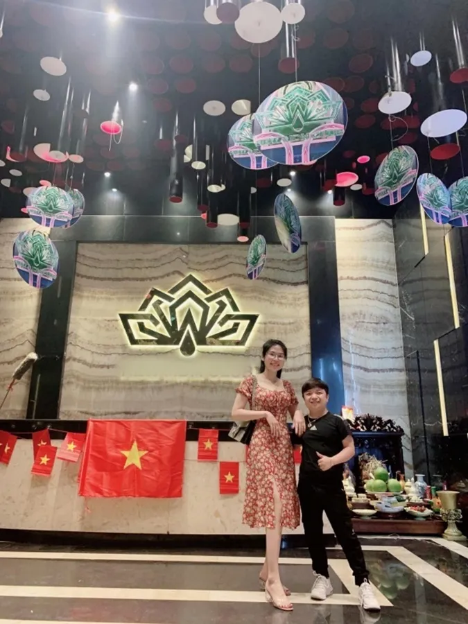 chuyen-tinh-chong-1m3-vo-1m6cuoc-song-sau-1-nam-ket-hon-cua-chang-1m37-cuoi-vo-1m62-xinh-nhu-hoa-d77b829f-20230302-223144