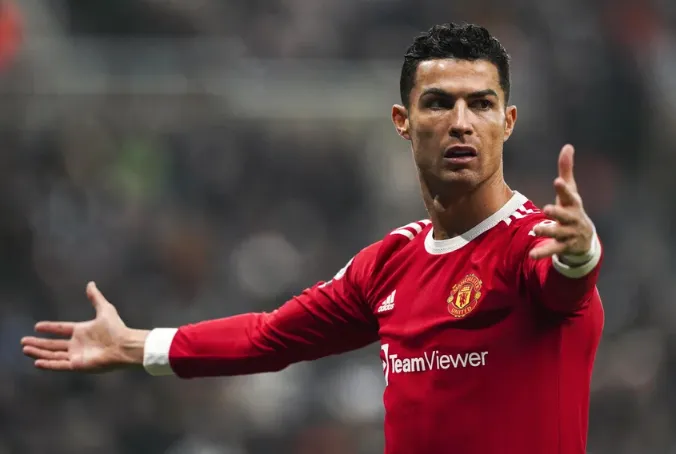 Chia sẻ của Ronaldo chỉ ra nội bộ MU có vấn đề - Bóng Đá