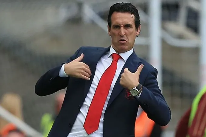 Arsenal thắng trận, HLV Unai Emery vẫn