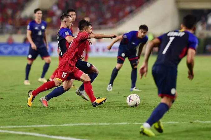 Nguyễn Quang Hải: Hạm trưởng không chìm tại AFF Cup 2018 - Bóng Đá