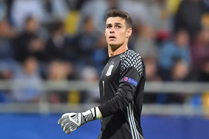 Kepa Arrizabalaga rạng rỡ khoe áo đấu Chelsea - Bóng Đá