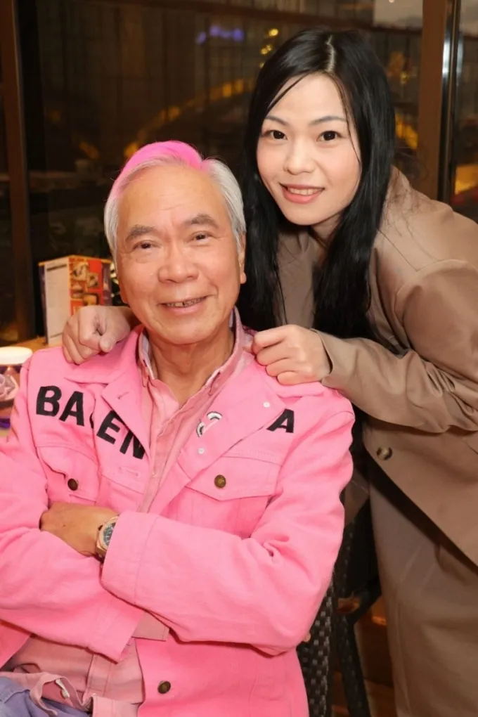 dien-vien-than-dieu-dai-hiep-cho-ban-gai-ra-tu