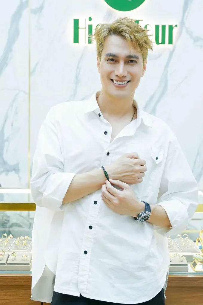 Việt Anh trả lời úp mở khi được hỏi về đám cưới