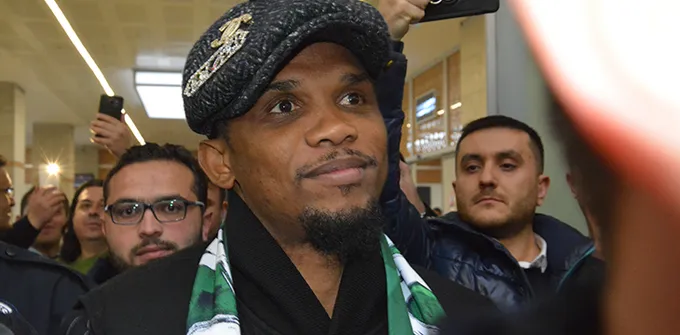 36 tuổi, Samuel Eto'o vẫn được chào đón như 'Vua' - Bóng Đá