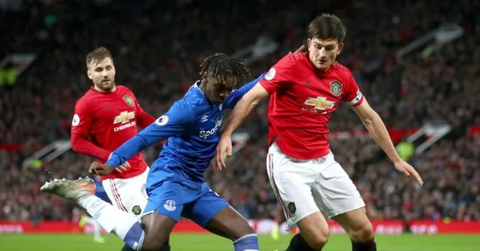 Furious Man Utd fans turn on Harry Maguire and claim they were robbed by Leicester following Everton draw - Bóng Đá