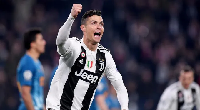 Ronaldo làm điều không thể tin nổi ở giữa hiệp trận thắng Atletico - Bóng Đá