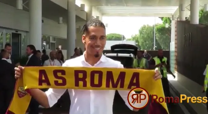 Smalling arrives in Roma - Bóng Đá