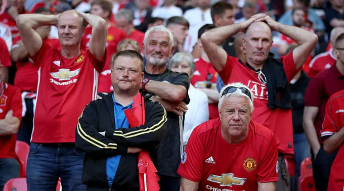 Man Utd thua lỗ 1 tỷ bảng vì COVID-19, CĐV Man City hả hê mỉa mai - Bóng Đá