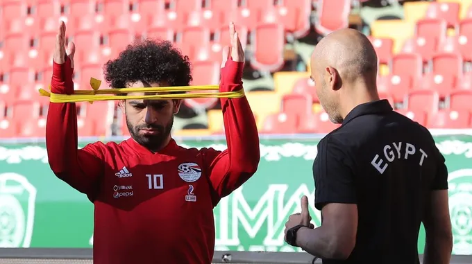 mohamed salah chụp ảnh áo đấu - Bóng Đá