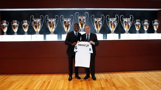 chùm ảnh vinicius jr ra mắt real - Bóng Đá