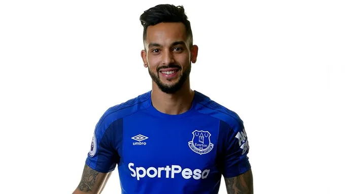Theo Walcott rạng rỡ ra mắt Everton - Bóng Đá
