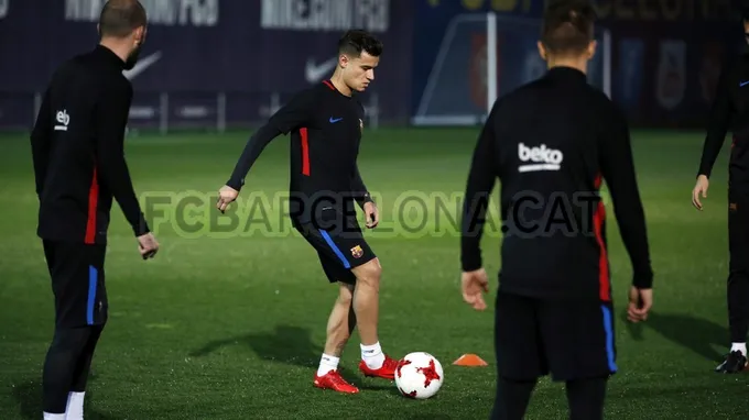 Coutinho lăn xả trên sân tập, sẵn sàng cho màn ra mắt - Bóng Đá