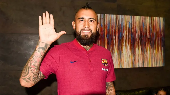 Chùm ảnh Vidal tới Barcelona - Bóng Đá