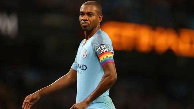 Đây là đội hình Premier League hay nhất mùa chăng? Robbie Savage - Bóng Đá