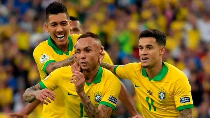 Roberto Firmino, Gabriel Jesus and Philippe Coutinho are joined by Brazil team-mates as they celebrate Copa America success in Rio de Janeiro - Bóng Đá