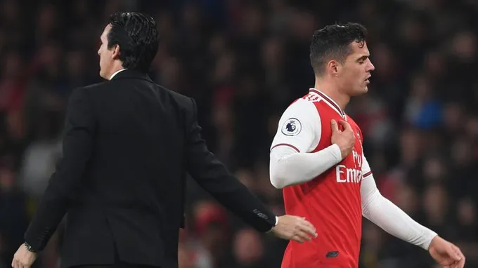 Granit Xhaka 'refusing to apologise to Arsenal fans' and facing punishment - Bóng Đá