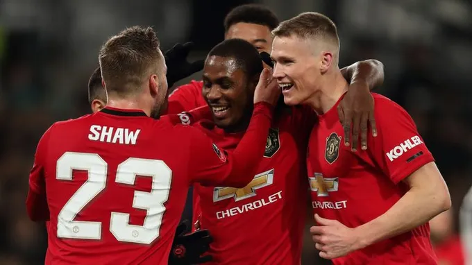 Man Utd thua lỗ 1 tỷ bảng vì COVID-19, CĐV Man City hả hê mỉa mai - Bóng Đá
