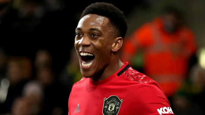 man utd fans hail martial - Bóng Đá