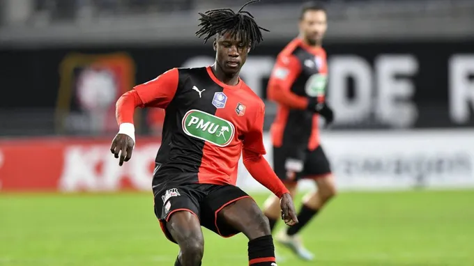 Eduardo Camavinga could be in line for a new contract, according to Goal.com, which will see the midfielder stay at Rennes for another season - Bóng Đá