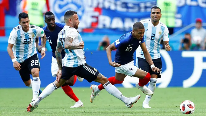 Kylian Mbappe sẵn sàng kế thừa di sản của Ronaldo, Messi - Bóng Đá