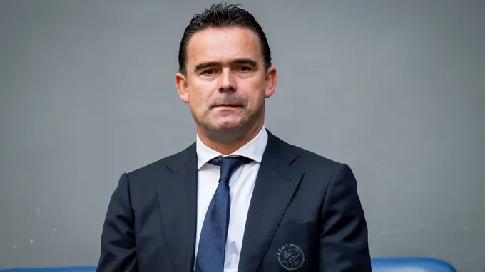 Ajax quyết giữ Overmars - Bóng Đá