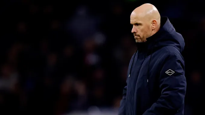 Erik ten Hag reacts angrily to questions about Man Utd links - Bóng Đá