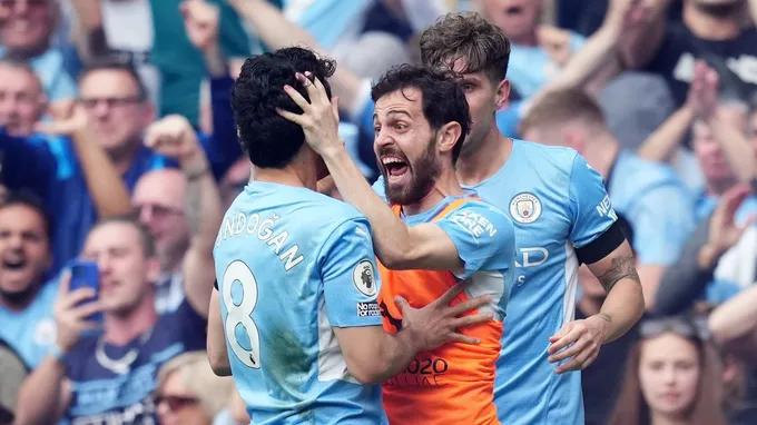Hai thái cực ngày cuối Premier League; Liverpool việt vị - Bóng Đá