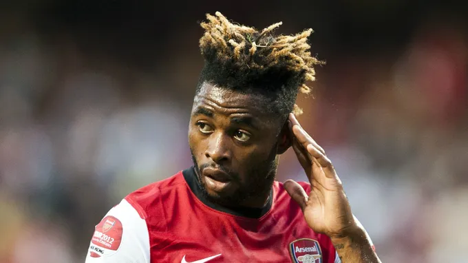 Alex song left arsenal for money - Bóng Đá