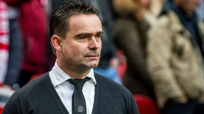 'They are like Trump!' - Ajax director Overmars slams Dutch FA over coronavirus plan - Bóng Đá