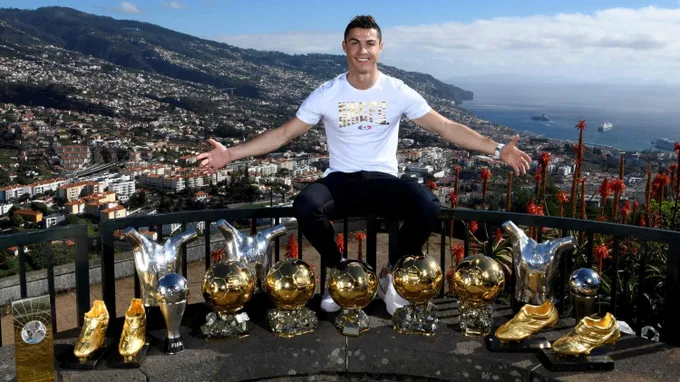 'Đế chế' Cristiano Ronaldo bên ngoài sân cỏ - Bóng Đá