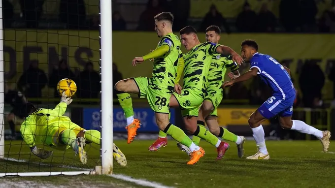 Thủ môn tuyển Philippines tỏa sáng ở FA Cup - Bóng Đá