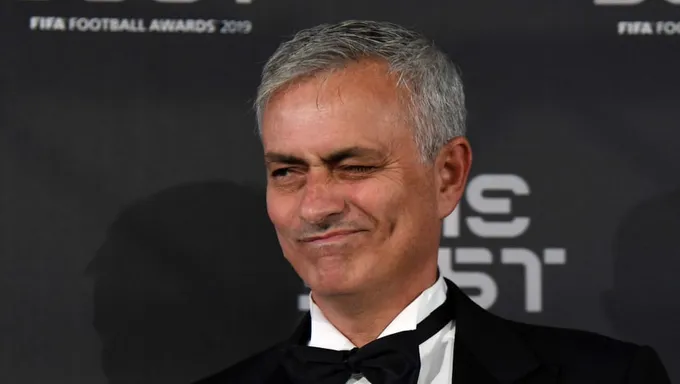 Jose Mourinho 'wants to become first manager to win major trophies at three English clubs which could interest Arsenal' pressure grows on Unai Emery - Bóng Đá