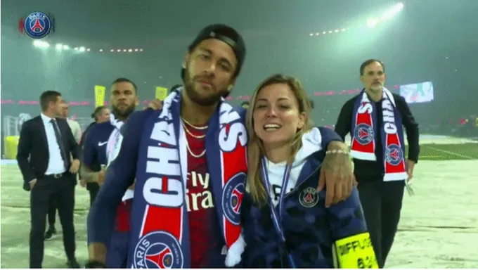 Tình bạn đặc biệt của Neymar và nữ phóng viên - Bóng Đá