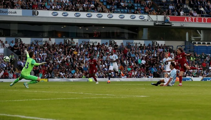 Liverpool thắng trận thứ 3, Karius vẫn không thể gượng cười - Bóng Đá