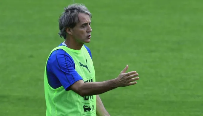 CHOÁNG với body khủng của Roberto Mancini ở tuổi 55 - Bóng Đá